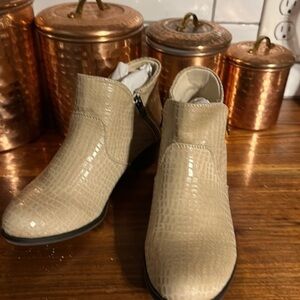 Sun & stone mini boot. New. Cream snake look. New